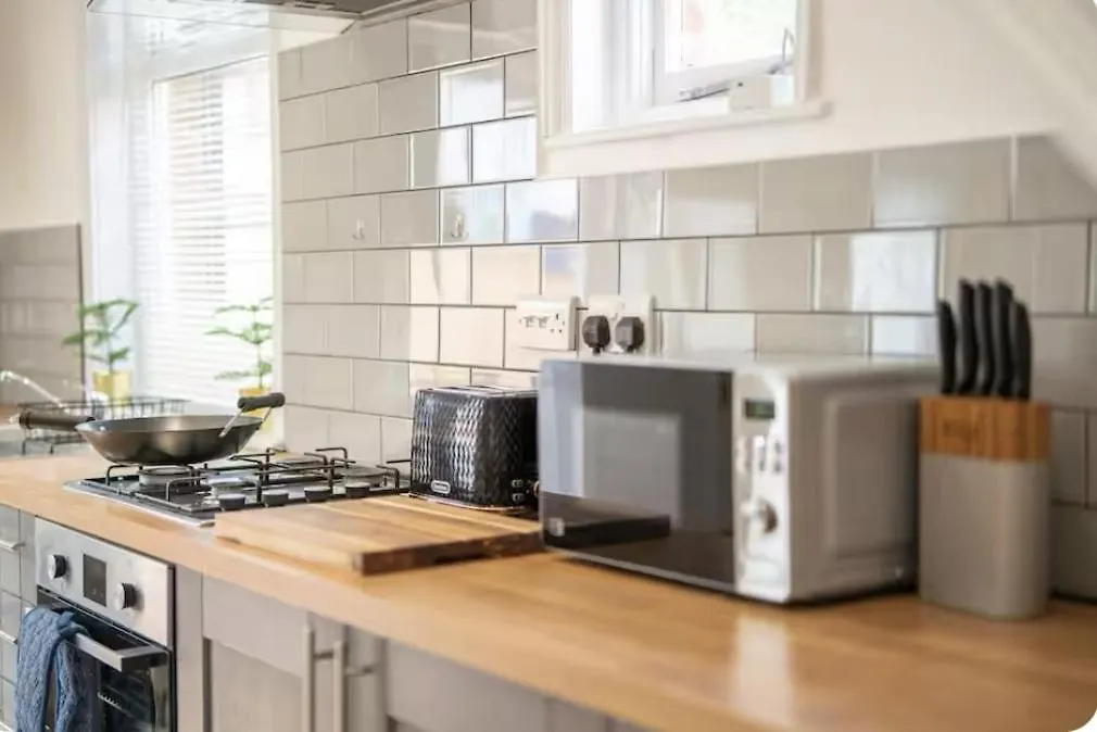 Bright, Cosy Home - 3 Beds, Parking, Virgin Wifi, Modern Home Southampton 0*,  United Kingdom
