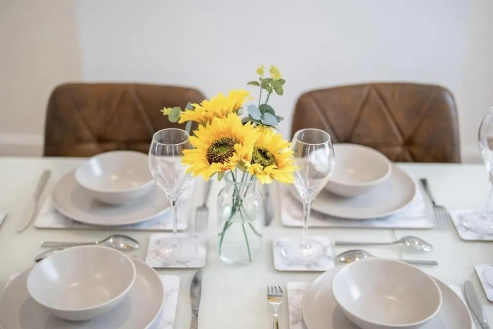 Holiday home Bright, Cosy Home - 3 Beds, Parking, Virgin Wifi, Modern Home Southampton