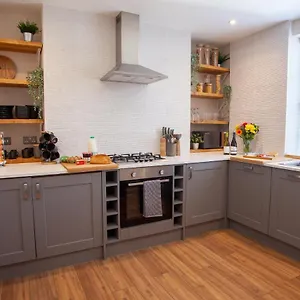 Oxford Street Grand Apartment- Free Evening Parking Apartment Southampton