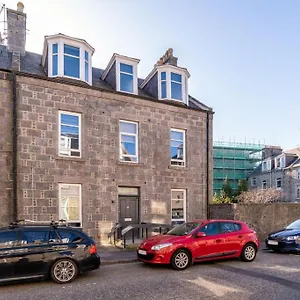 West End @ Netflix @ Newly Built Apartment Aberdeen
