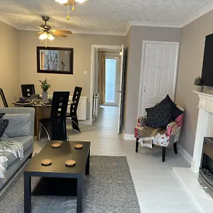 Cosy Corner - 2 Beds, Free Parking, Next To General Hospital Holiday home