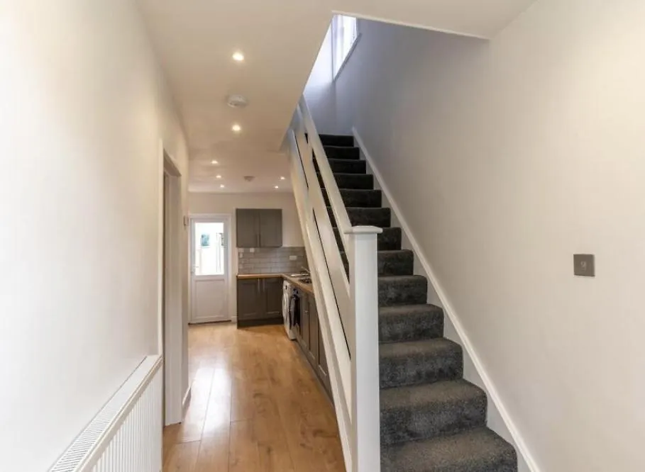 Bright, Cosy Home - 3 Beds, Parking, Virgin Wifi, Modern Home サウサンプトン